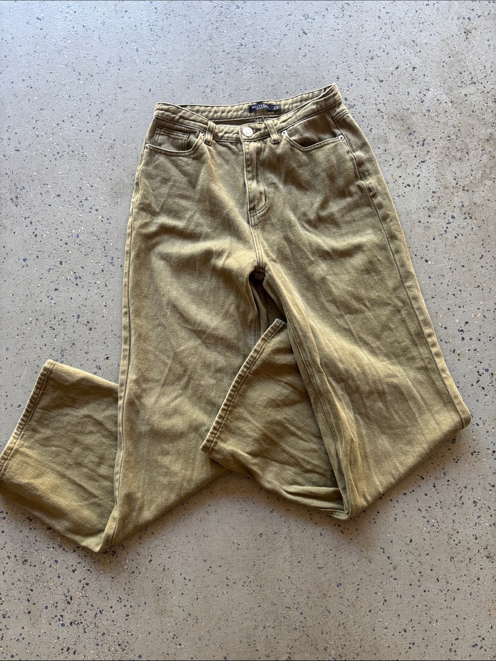 Nasty Gal Olive-Toned wide/Straight Leg Chinos size 8
Inseam 29”